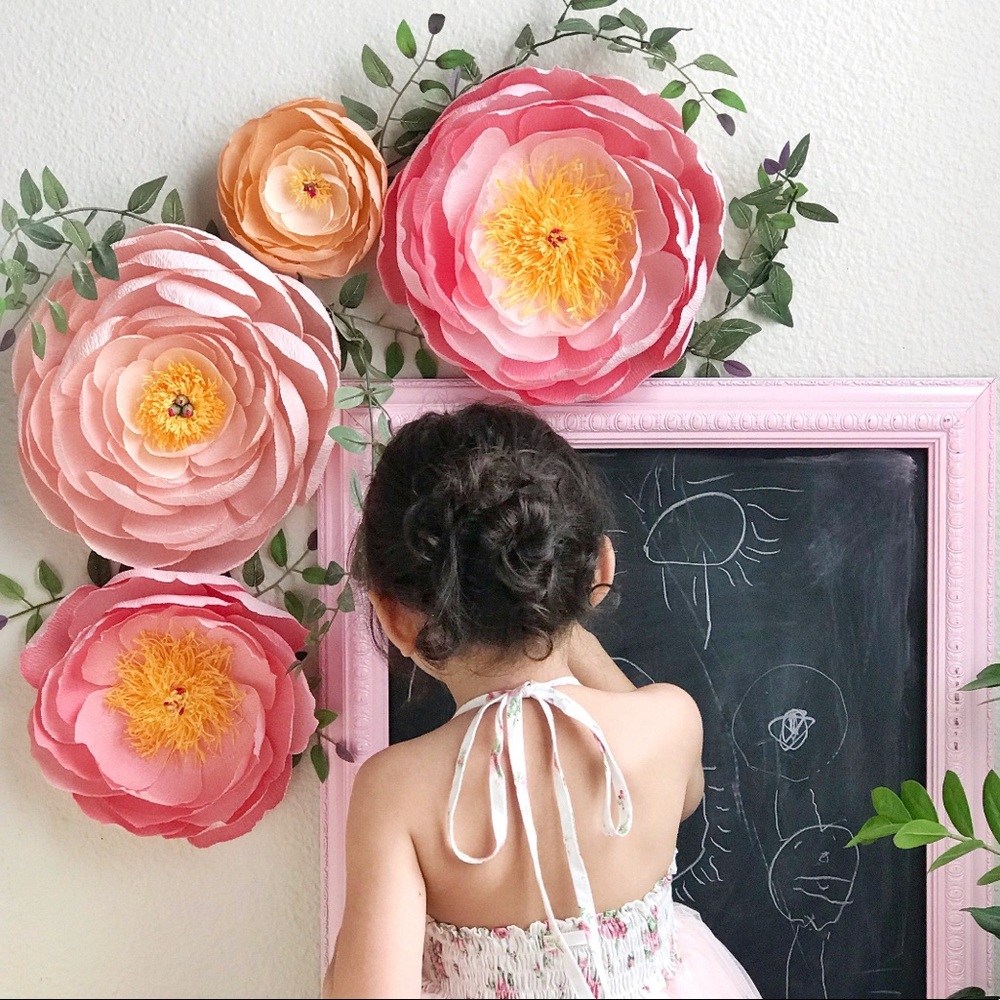 Stunning handmade crepe flower set